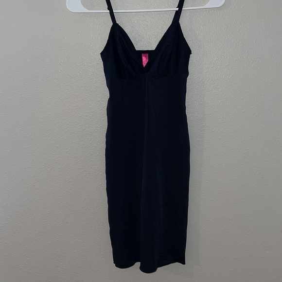 Sassybax Black Slimming Slip v neck size small - Picture 3 of 7